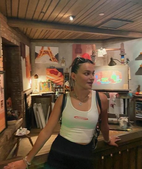 Skye Upshall adult star pic