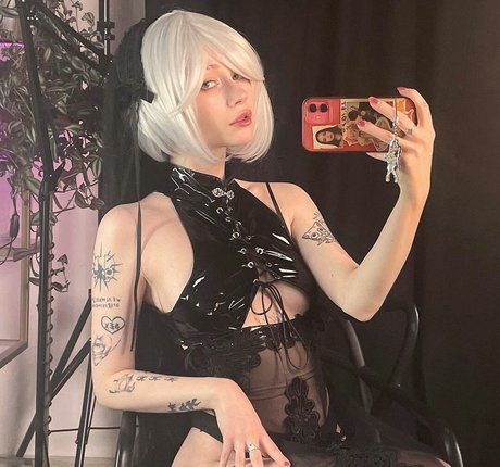 Yswidy sexy actress pictures