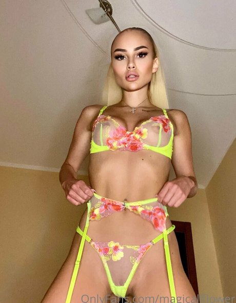 magicallflower nudes model picture