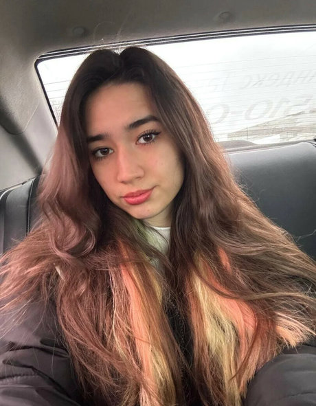 Mariemelons exclusive model photos