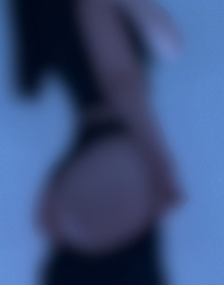 bvnnny naked pornstar image