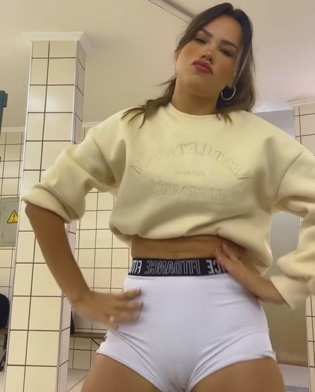 Taynah Smith beautiful model images