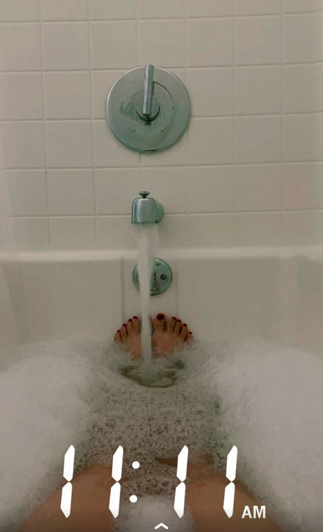 Nehhaa Malik naked model images