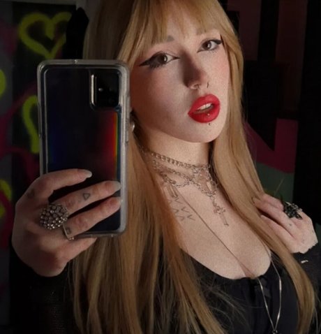 FlodaASMR model hot pic