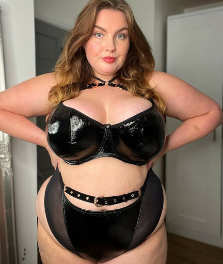 Lauren Dungey model naked pics