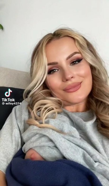 Fcknpeach sexy pornstar photo