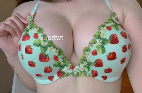 rortwt nudes actress galleries