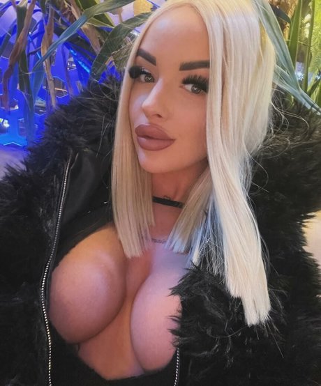 big butt onlyfans nude image