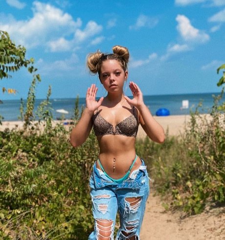 Tabitha Whitaker xxx model gallery