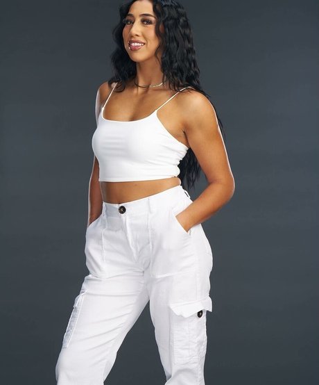 Indi Hartwell model beautiful images