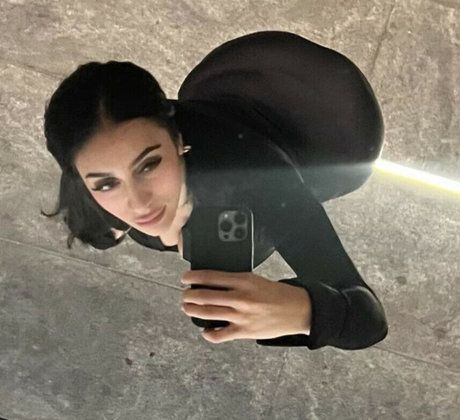 Xzotic nude model pic