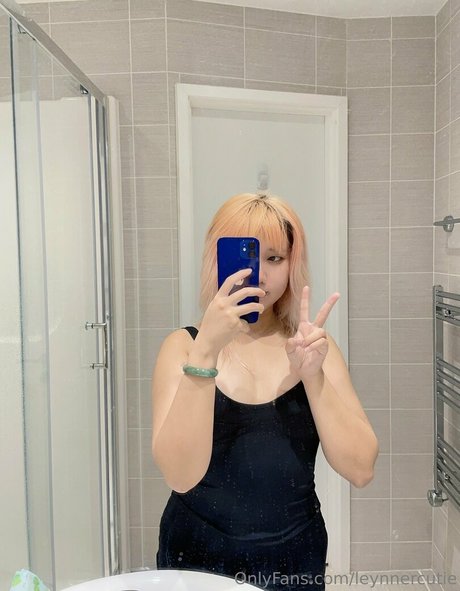 leynnercutie model nude photo