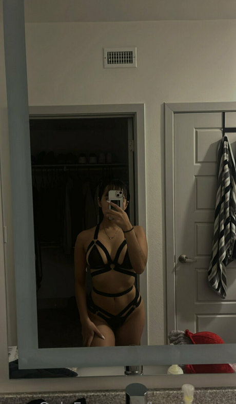 lexxi gares hot model picture