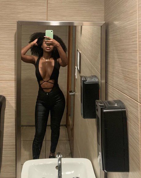 DivyaAdu pornstar nude picture