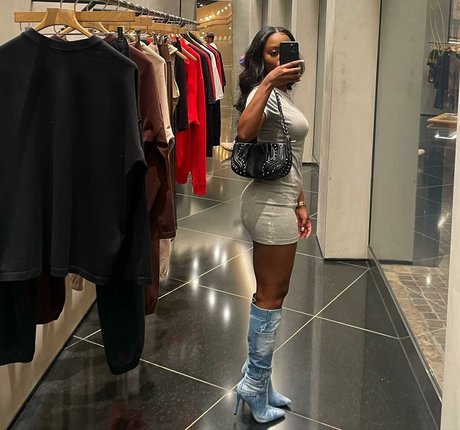 DivyaAdu model nude picture