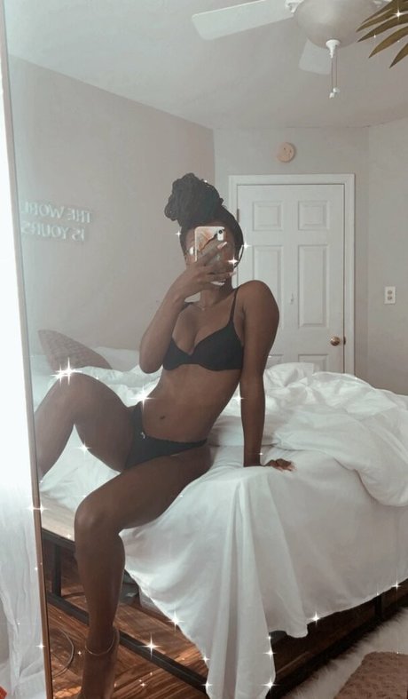 DivyaAdu free model photo