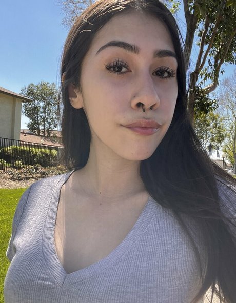 Alldaypariss model pornographic photos