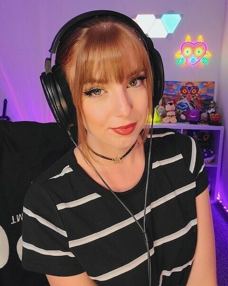 MaryMajora sexy model img