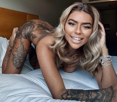 Mila Lou model nude photos