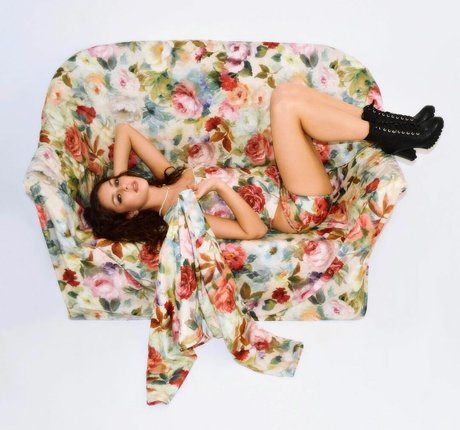 Eloise Webb pornstar naked gallery