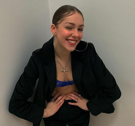 Eloise Webb exclusive actress picture