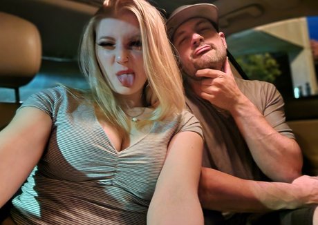 Alicewnder erotic model img