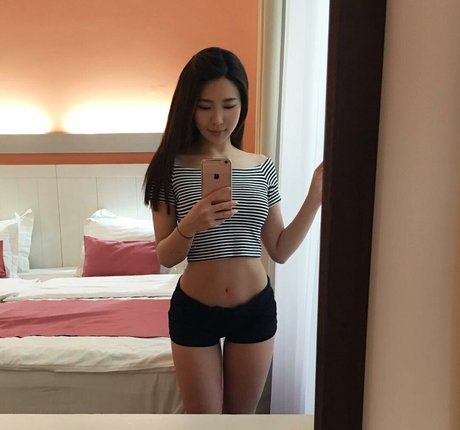 Lizwenya star nude photos