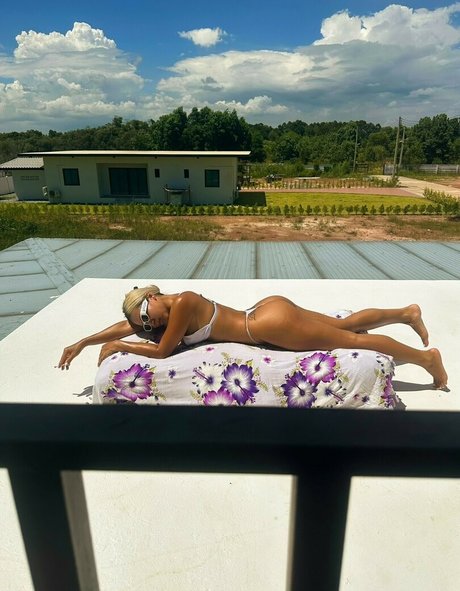 sashastoneasia nice model pic