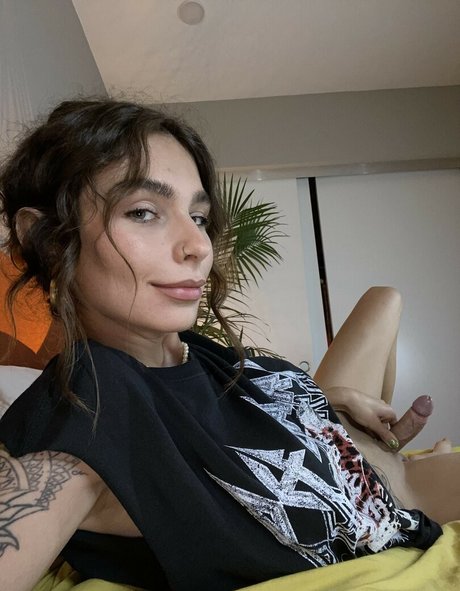 Julia Geltsman exclusive model image