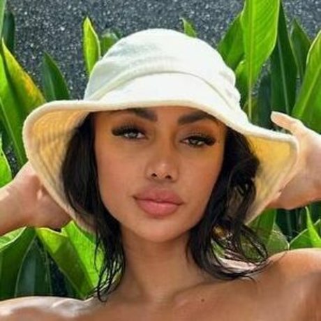 Carla PieceArt model free pic