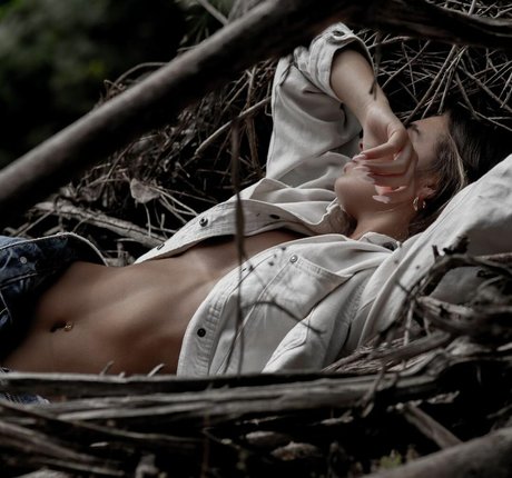 Aluma Dahuki model hot pictures