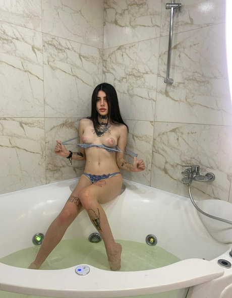 aly cia star top pics