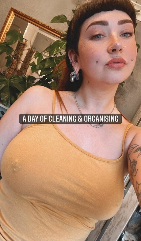 Danielle Hunt model adult images