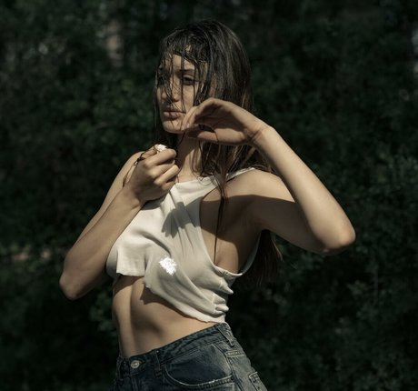 Shira Aizner hot model pic