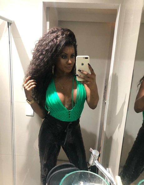 sarinhadiass adult model galleries