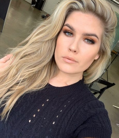 Erica Lindbeck erotic pornstar pics