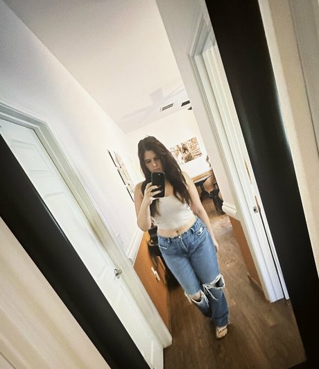 Erica Lindbeck model free picture