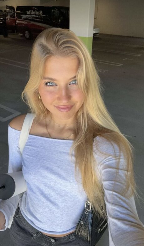 Aniela Leon nice model pictures