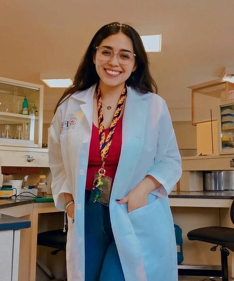 Jaqui Flores model porn pic