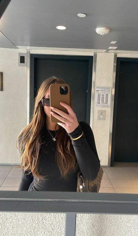 Kam Beahm naked model pictures