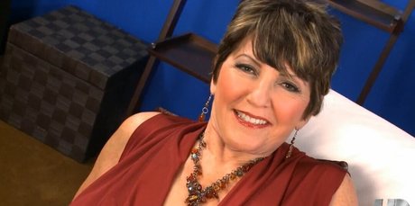 Bea Cummins erotic pornstar gallery