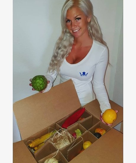 _miss manja_ perfect model picture