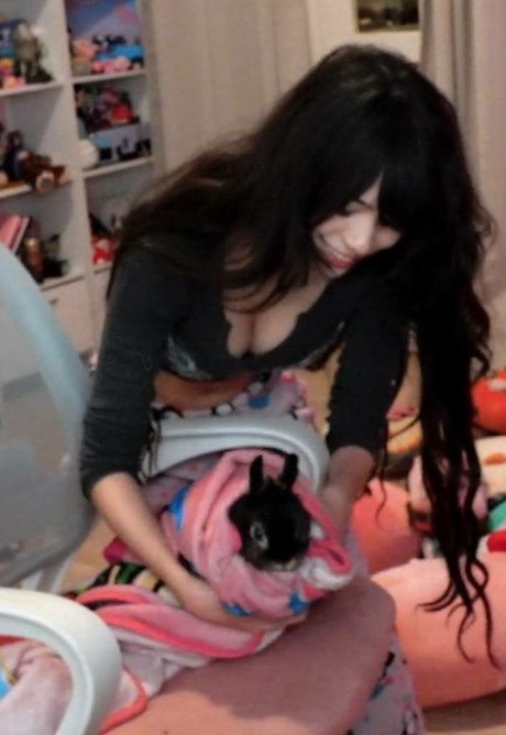 Emiru model exclusive images