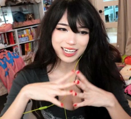 Emiru pretty model image