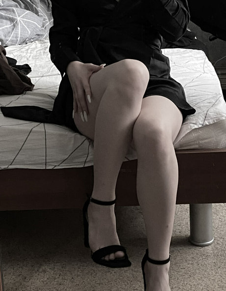 girl on girl onlyfans hot picture