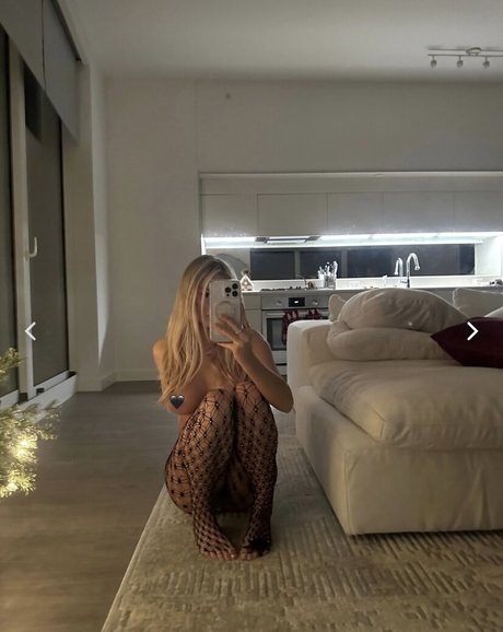 Br3ck13 H1ll star pornographic picture