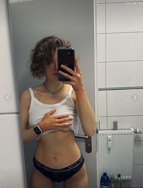 Linneasky nudes model pics