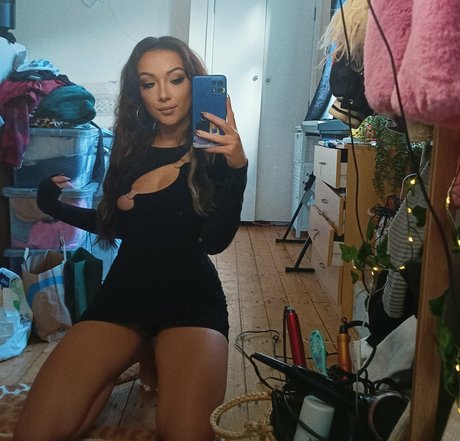 Emilynomates model hd pictures