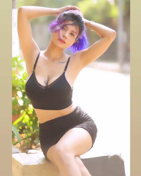 Annie Sharma perfect model photo