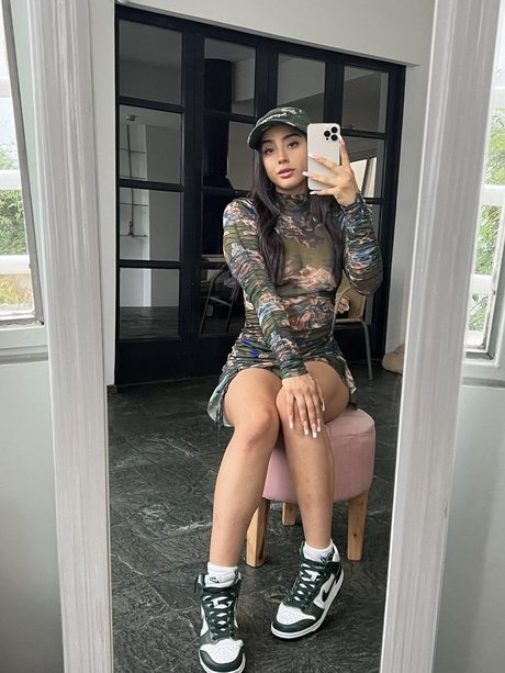 La Chilena pretty actress img